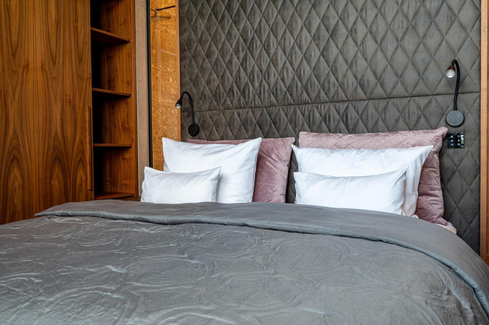 Meiser Design Hotel ディンケルスビュール エクステリア 写真